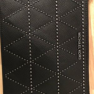 Zip clutch